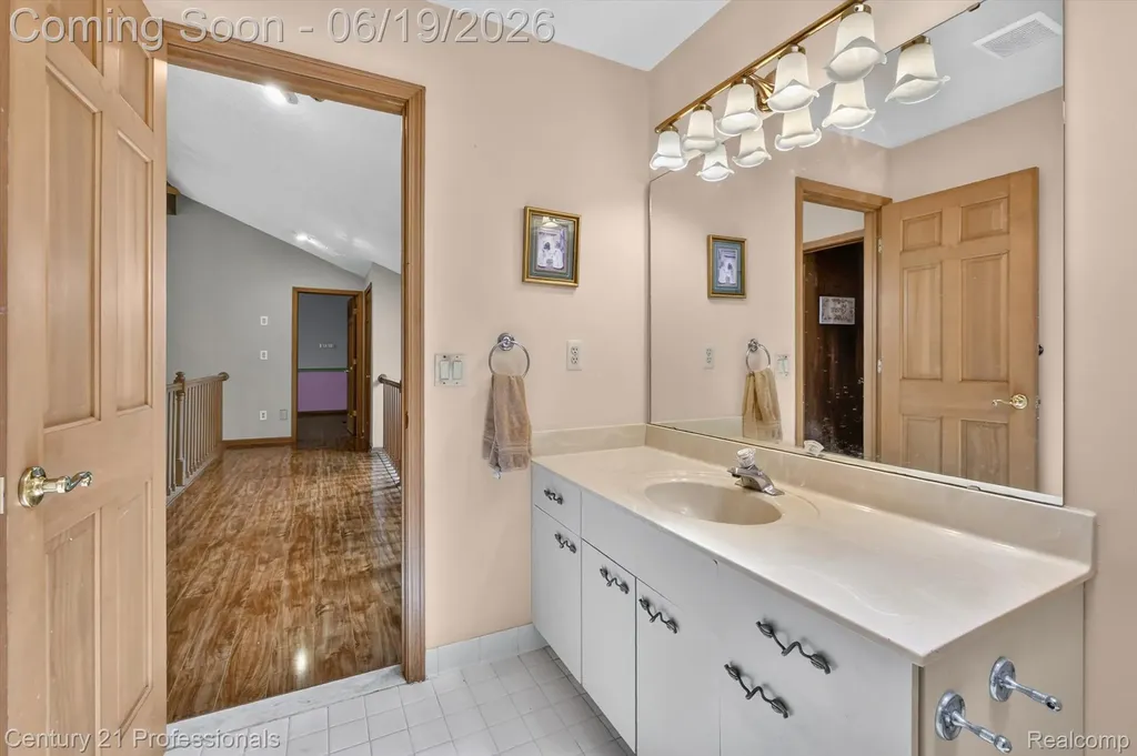 17517 Ellen Drive Livonia City MI 48152
