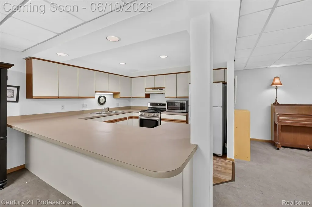 17517 Ellen Drive Livonia City MI 48152
