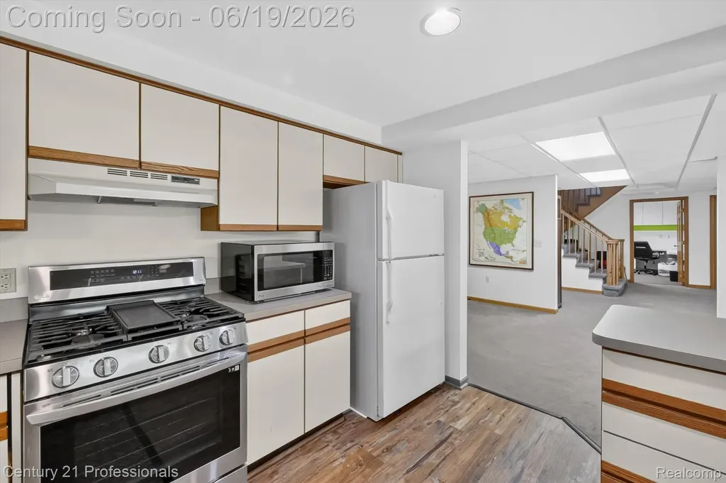 17517 Ellen Drive Livonia City MI 48152