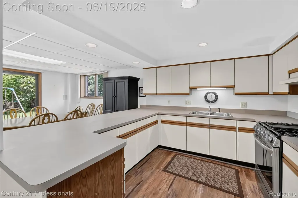 17517 Ellen Drive Livonia City MI 48152