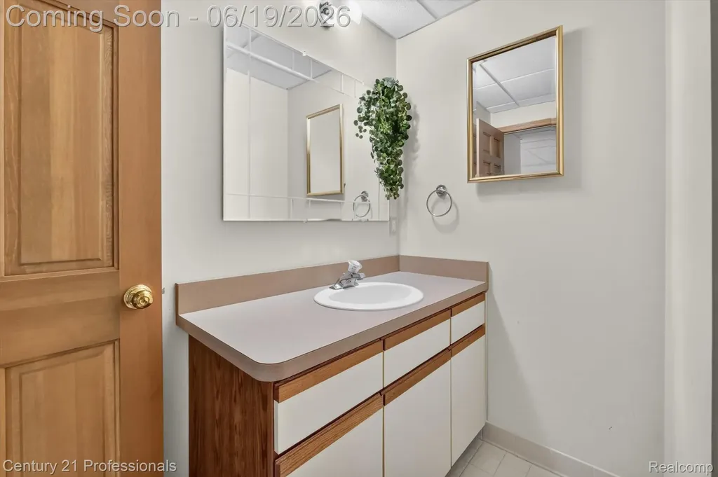 17517 Ellen Drive Livonia City MI 48152