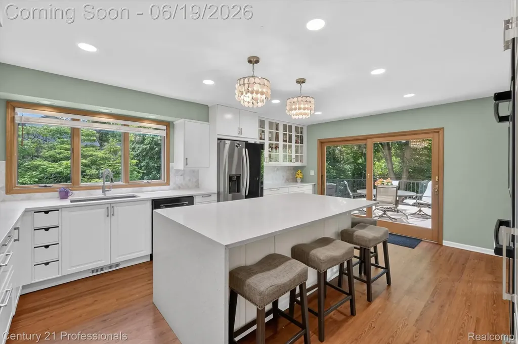 17517 Ellen Drive Livonia City MI 48152