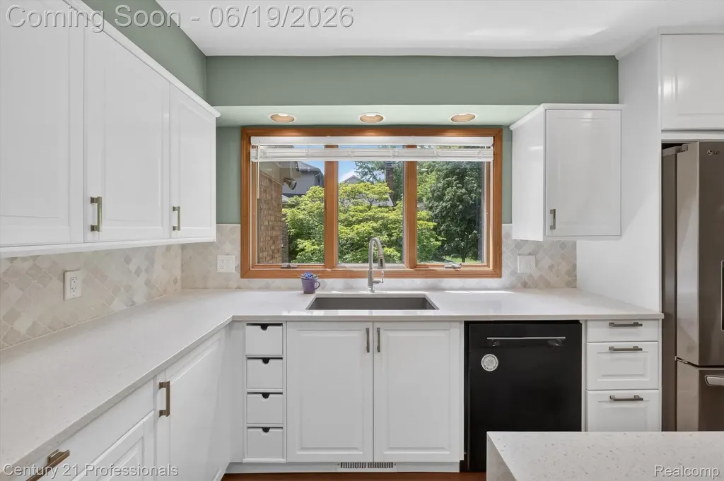 17517 Ellen Drive Livonia City MI 48152
