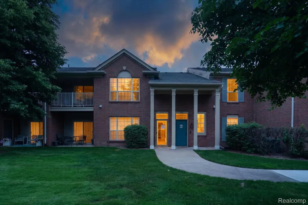 3203 Chesapeake Circle Commerce Charter Township MI 48390