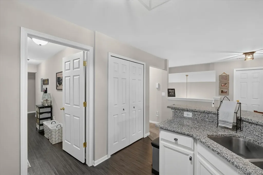 3203 Chesapeake Circle Commerce Charter Township MI 48390