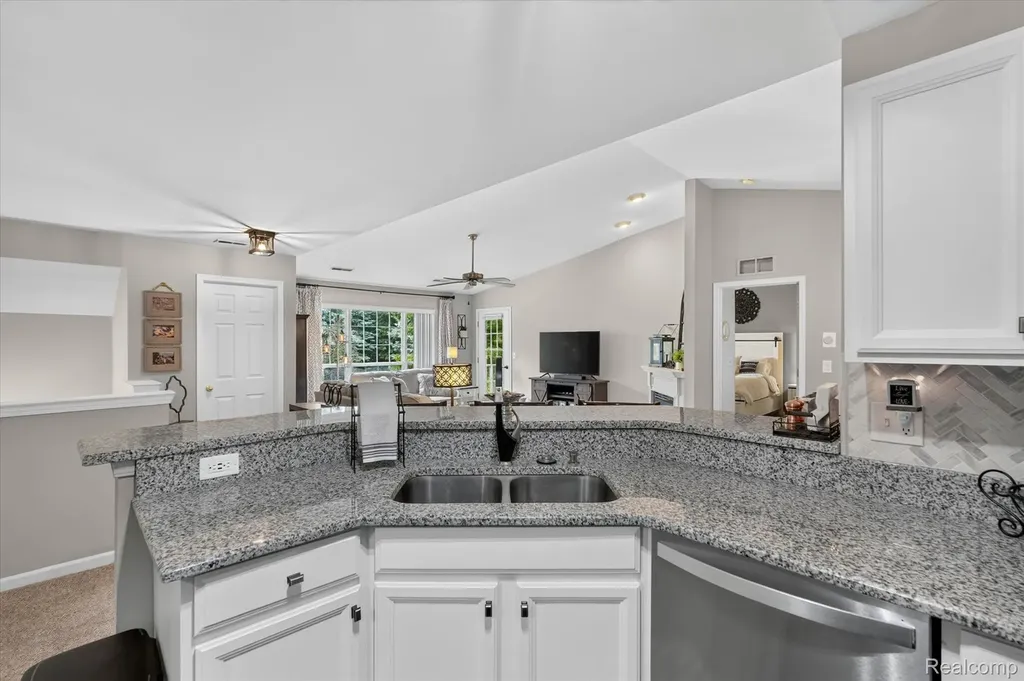 3203 Chesapeake Circle Commerce Charter Township MI 48390