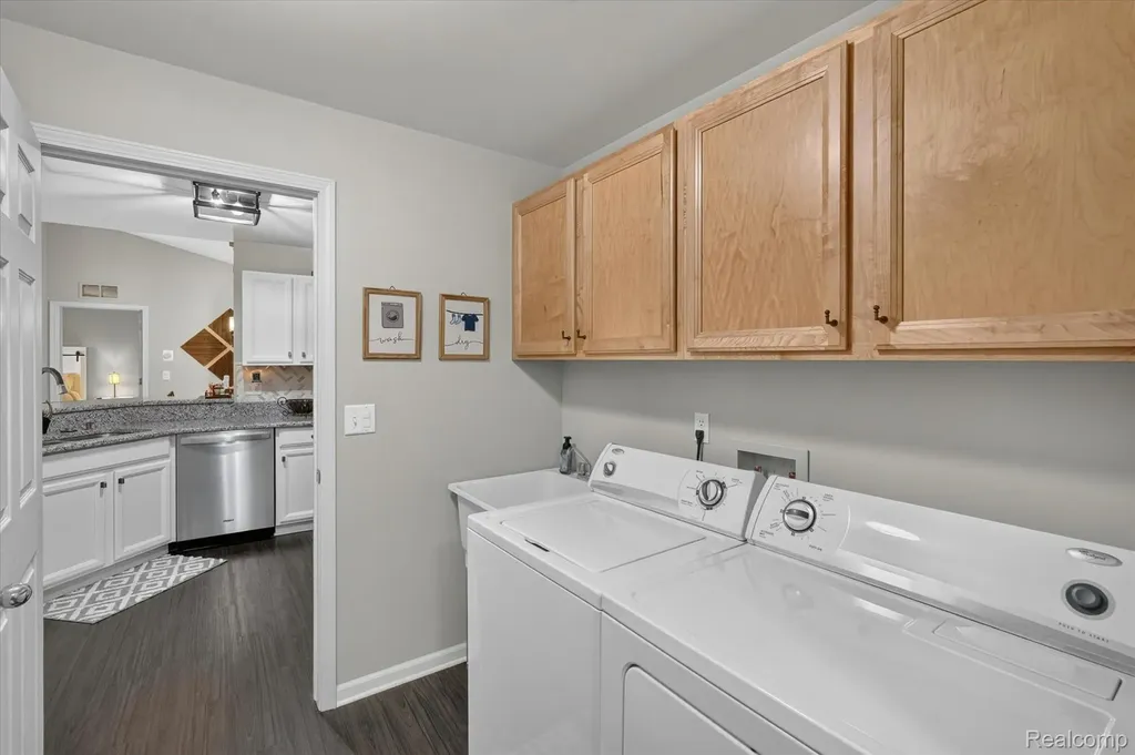 3203 Chesapeake Circle Commerce Charter Township MI 48390