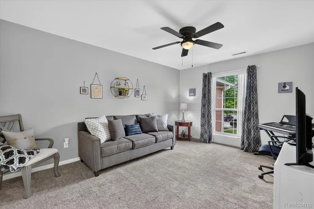 3203 Chesapeake Circle Commerce Charter Township MI 48390
