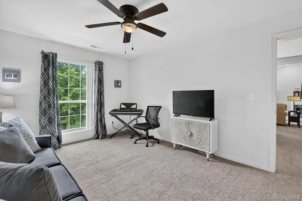 3203 Chesapeake Circle Commerce Charter Township MI 48390
