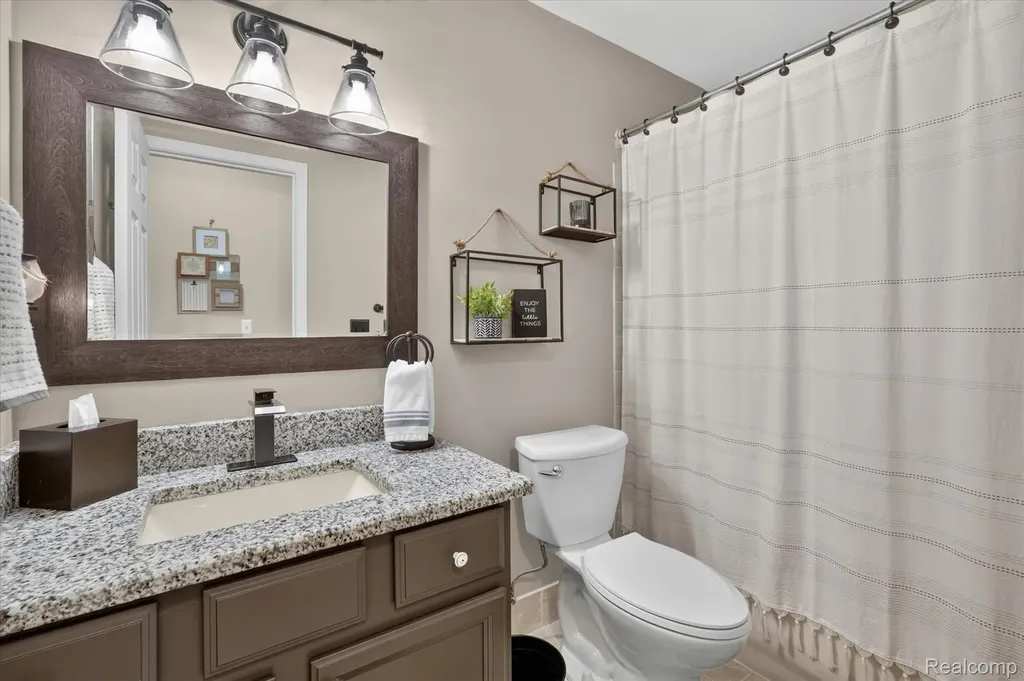 3203 Chesapeake Circle Commerce Charter Township MI 48390