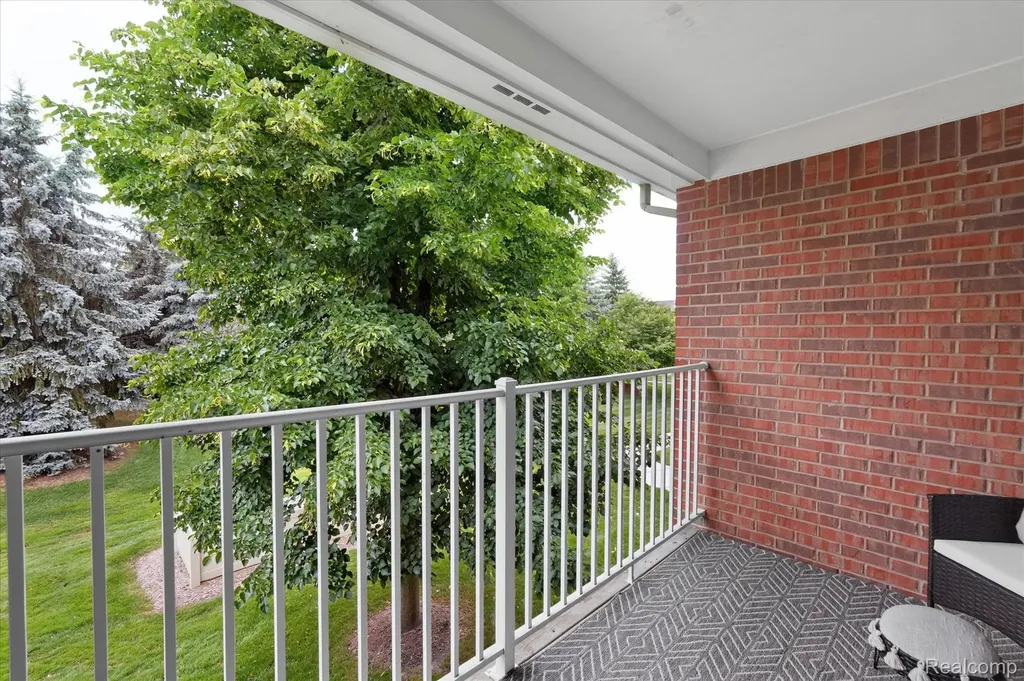 3203 Chesapeake Circle Commerce Charter Township MI 48390