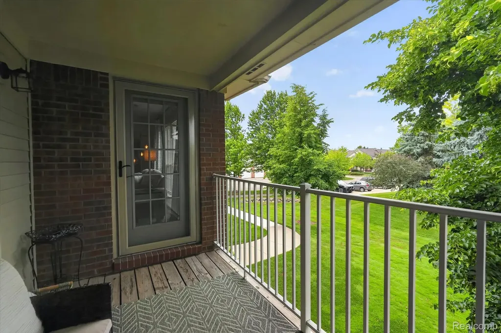 3203 Chesapeake Circle Commerce Charter Township MI 48390