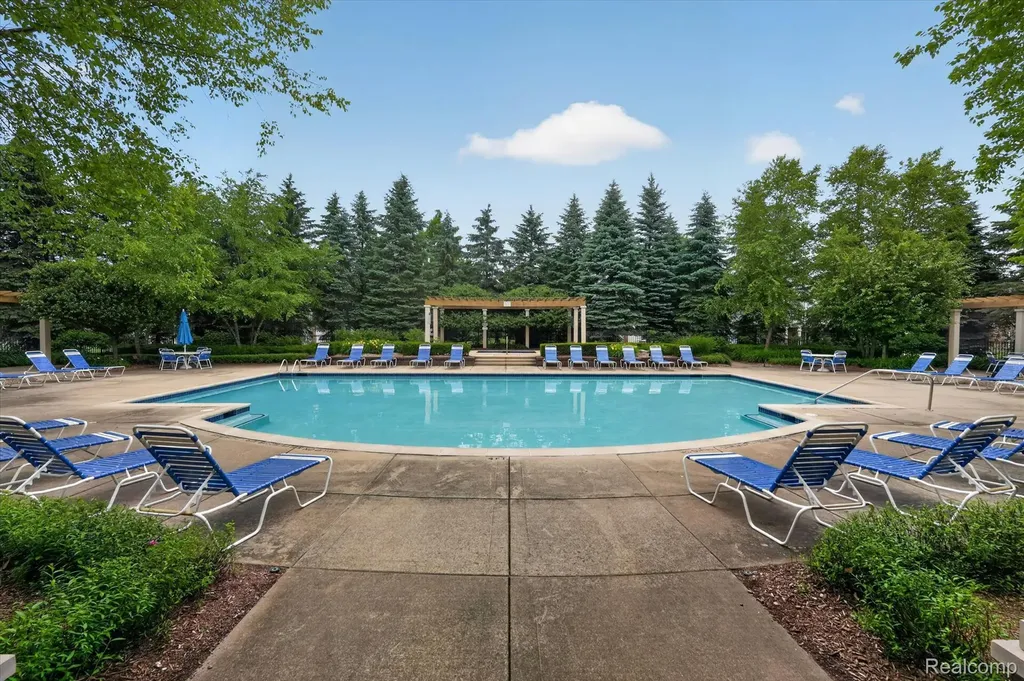 3203 Chesapeake Circle Commerce Charter Township MI 48390