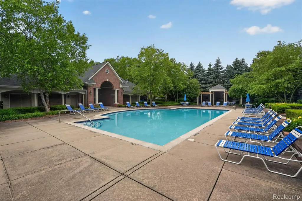 3203 Chesapeake Circle Commerce Charter Township MI 48390