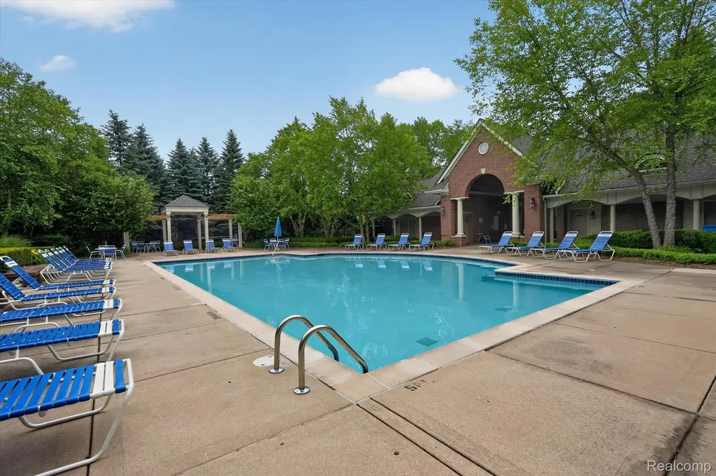 3203 Chesapeake Circle Commerce Charter Township MI 48390