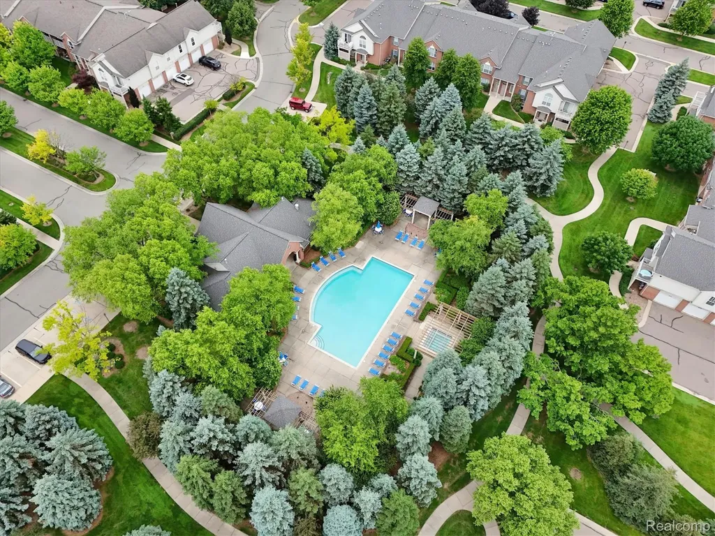 3203 Chesapeake Circle Commerce Charter Township MI 48390