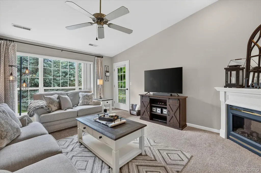3203 Chesapeake Circle Commerce Charter Township MI 48390