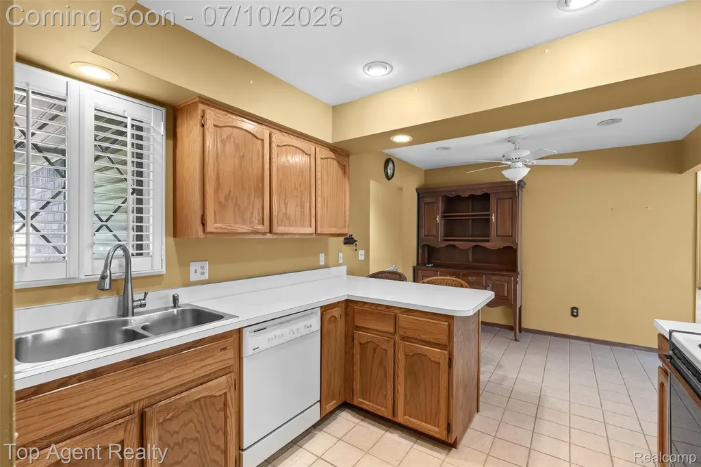 13760 Provincial Drive Sterling Heights City MI 48313
