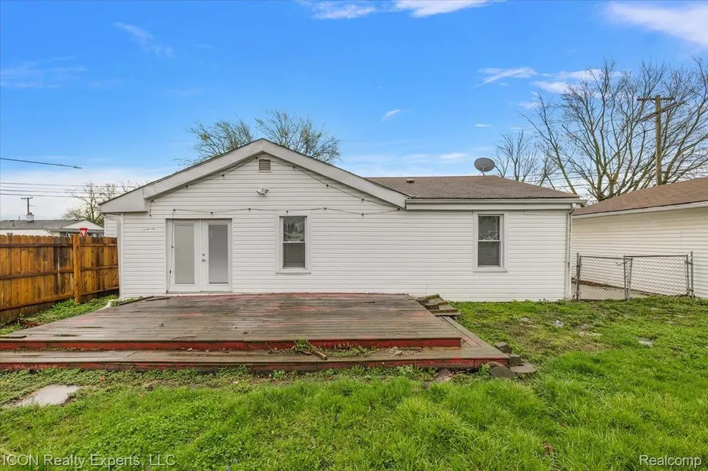 27321 Baldwin Avenue Warren City MI 48092