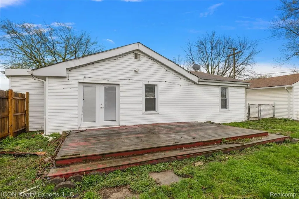 27321 Baldwin Avenue Warren City MI 48092