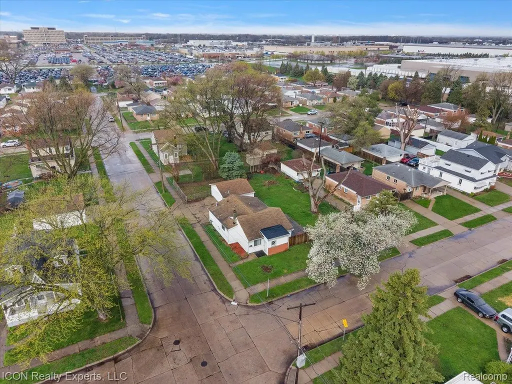 27321 Baldwin Avenue Warren City MI 48092
