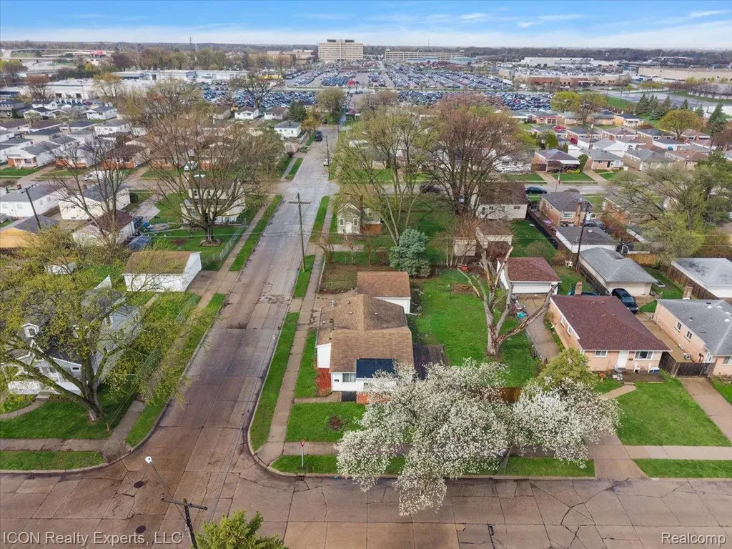 27321 Baldwin Avenue Warren City MI 48092