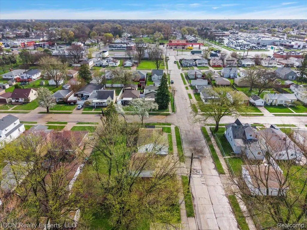 27321 Baldwin Avenue Warren City MI 48092