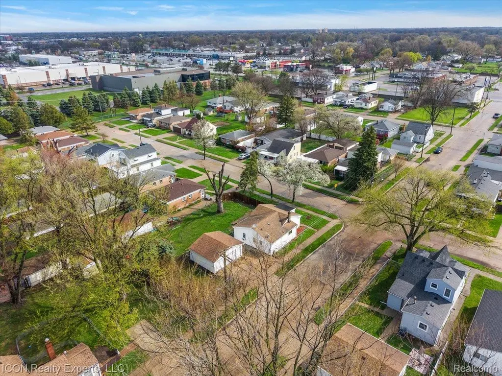27321 Baldwin Avenue Warren City MI 48092