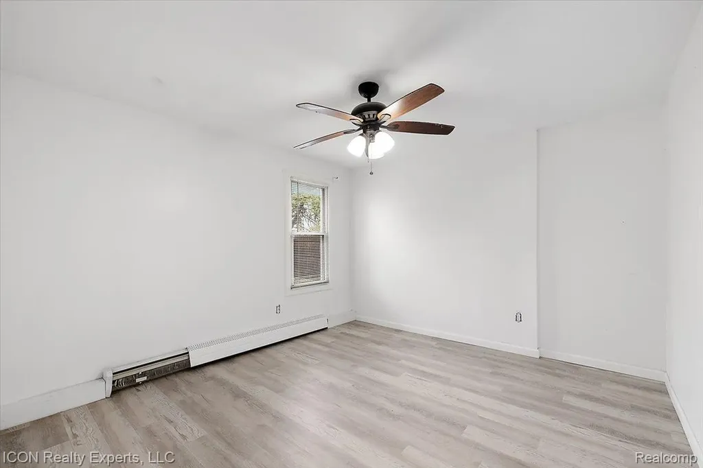 27321 Baldwin Avenue Warren City MI 48092