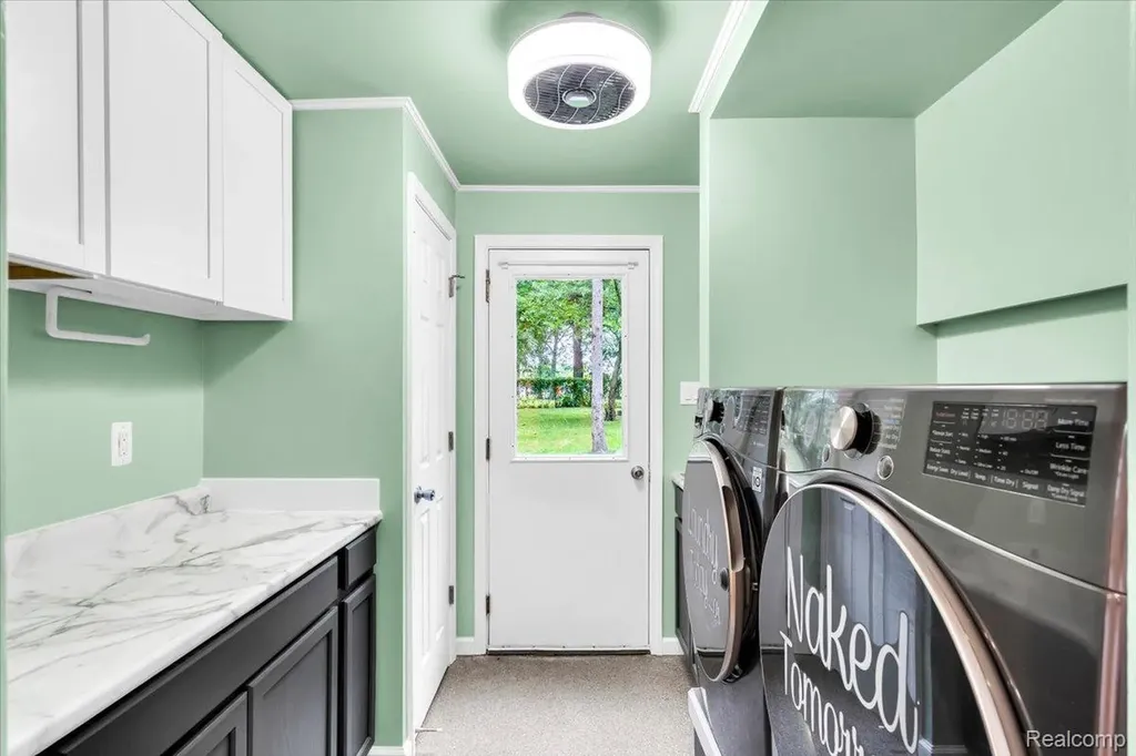 27769 Gilbert Drive Warren City MI 48093