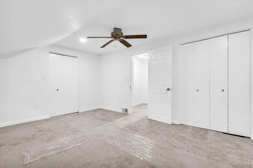27769 Gilbert Drive Warren City MI 48093