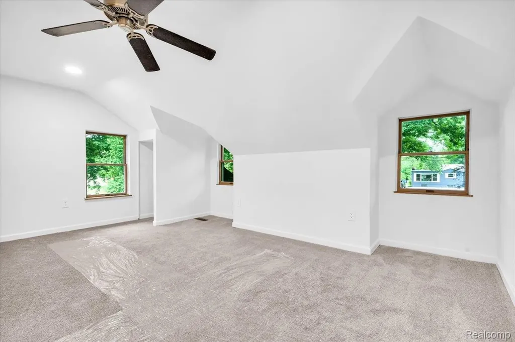 27769 Gilbert Drive Warren City MI 48093