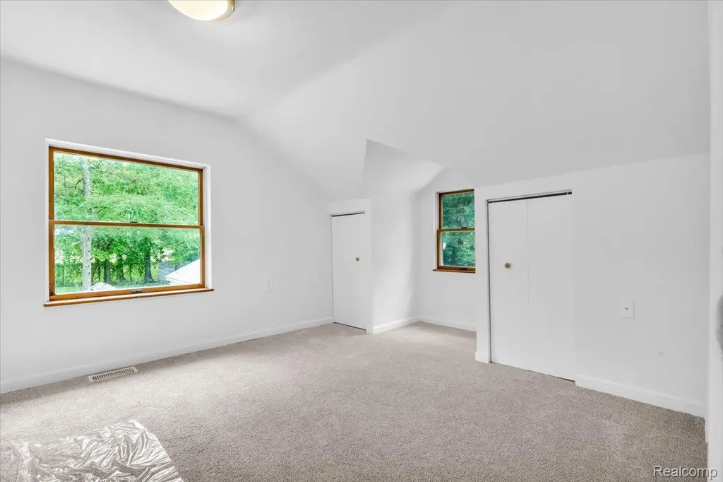 27769 Gilbert Drive Warren City MI 48093