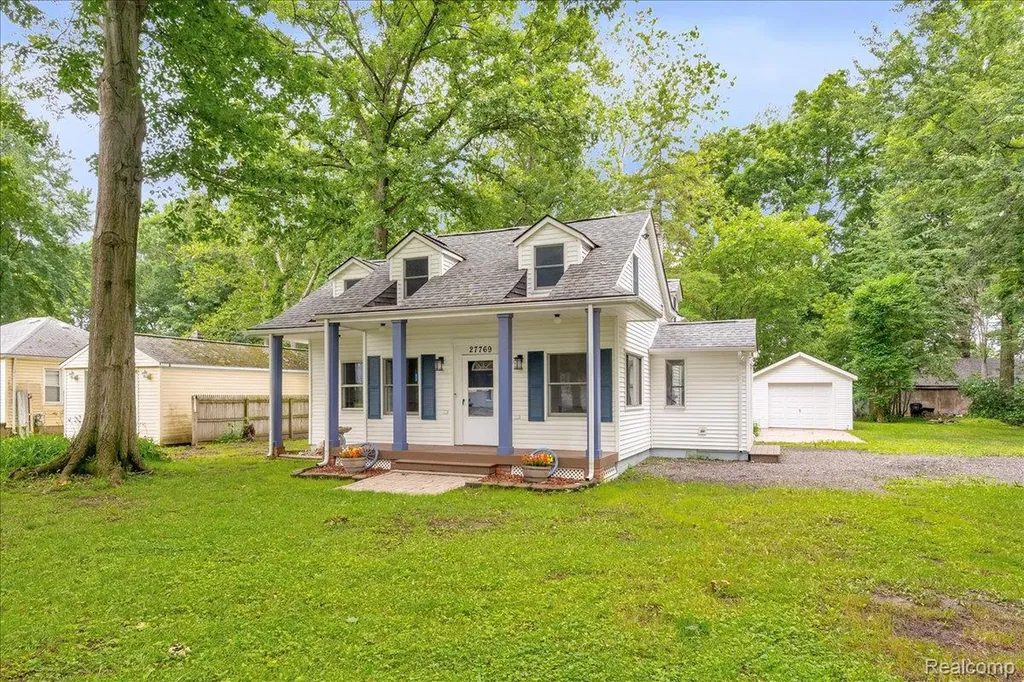 27769 Gilbert Drive Warren City MI 48093