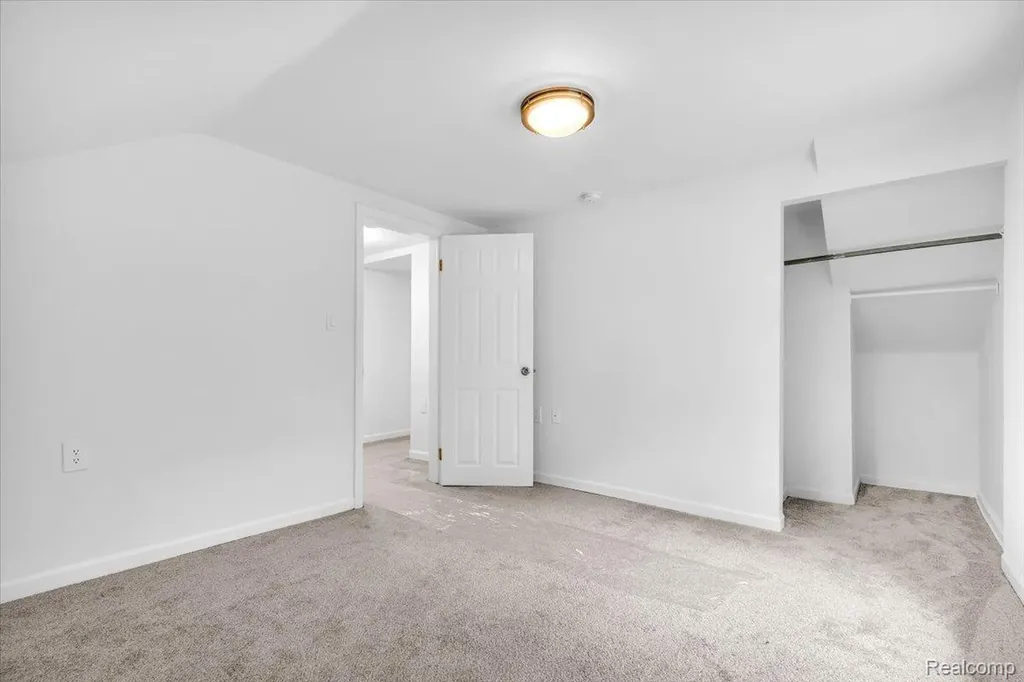 27769 Gilbert Drive Warren City MI 48093
