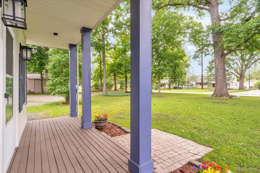 27769 Gilbert Drive Warren City MI 48093