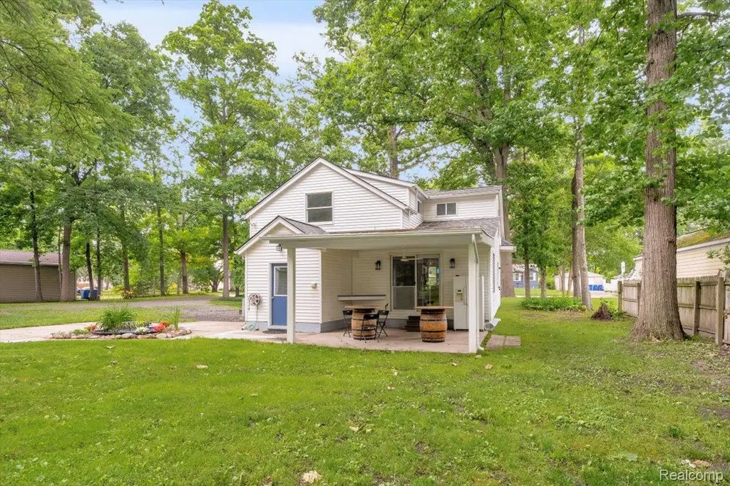 27769 Gilbert Drive Warren City MI 48093