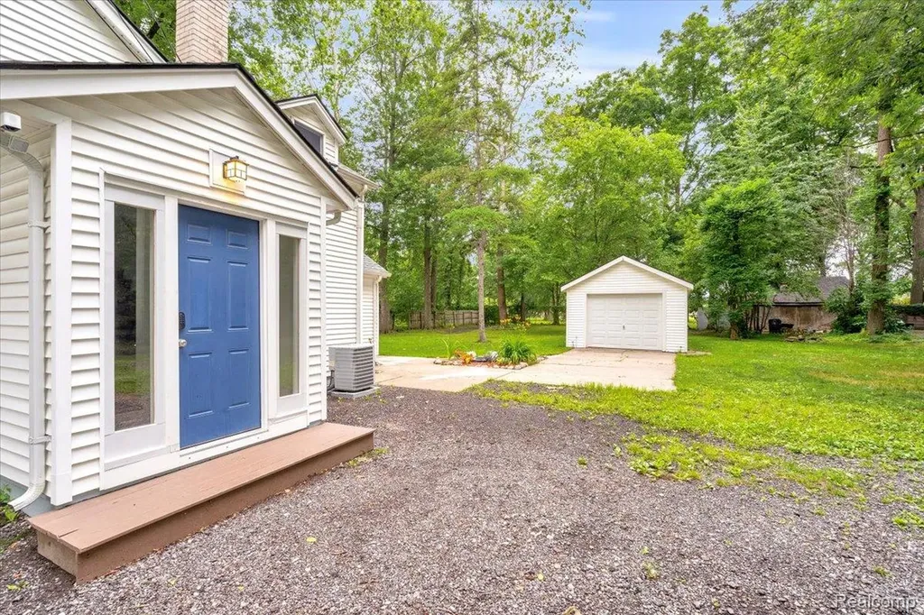 27769 Gilbert Drive Warren City MI 48093