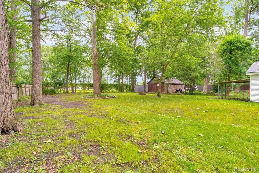 27769 Gilbert Drive Warren City MI 48093