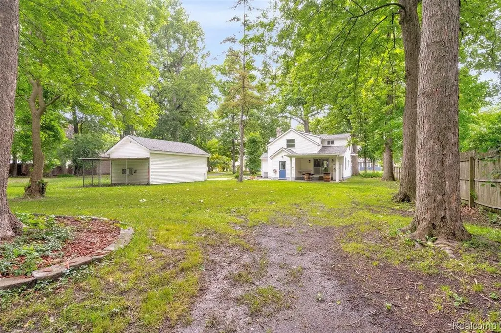 27769 Gilbert Drive Warren City MI 48093