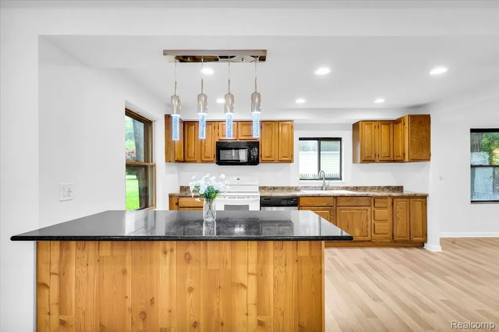 27769 Gilbert Drive Warren City MI 48093