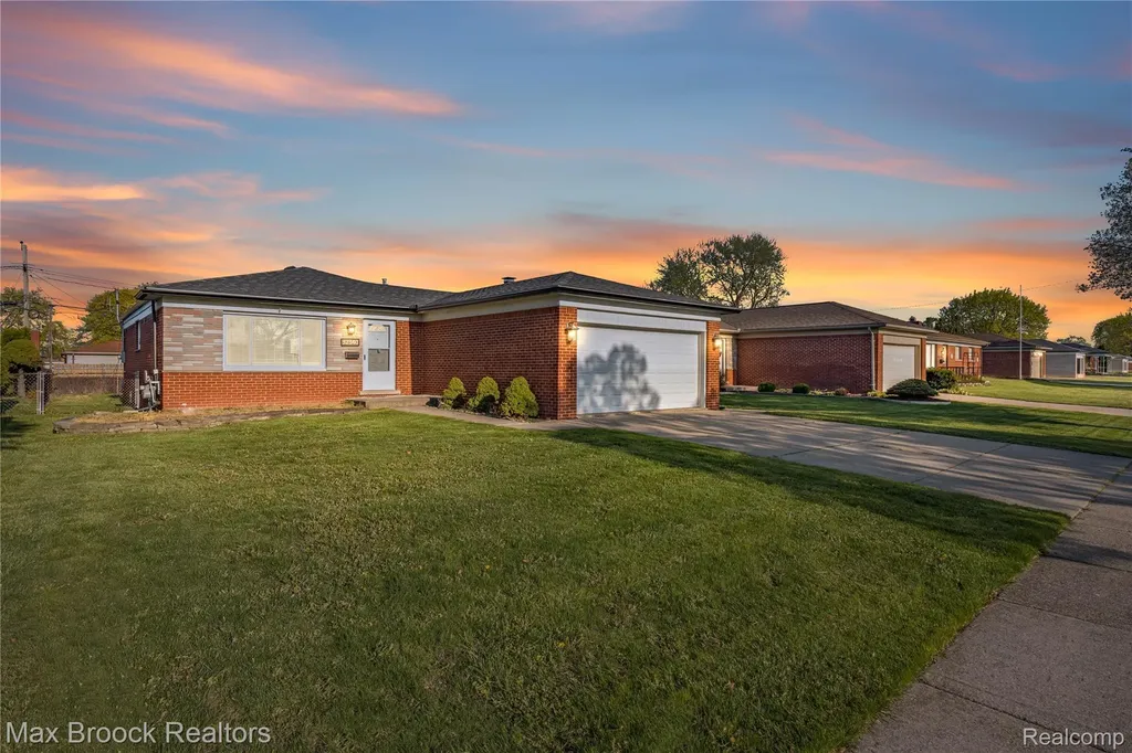 32340 Columbus Drive Warren City MI 48088