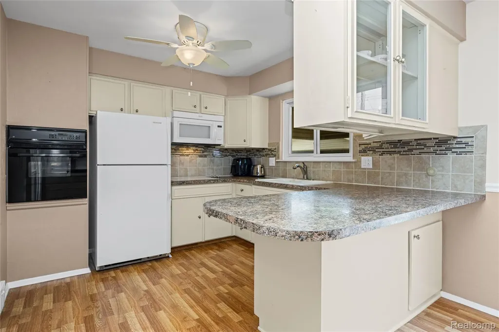 14743 Newburgh Road Livonia City MI 48154
