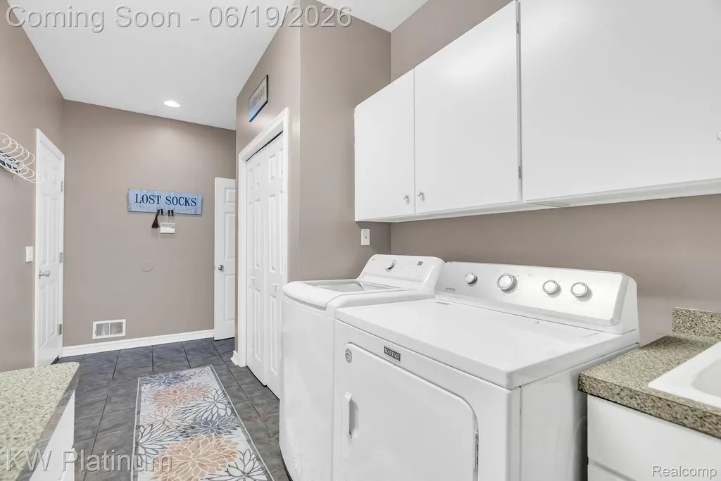 4270 Greenview Circle Fort Gratiot Charter Township MI 48059