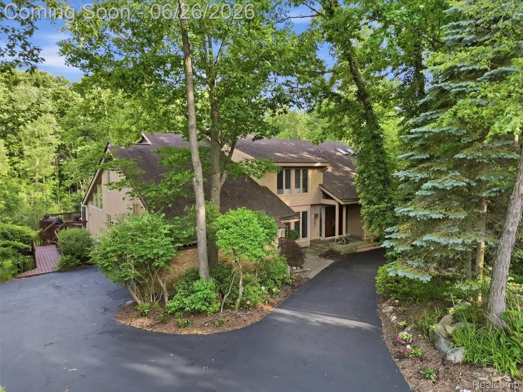 4751 Rolling Ridge Road West Bloomfield Charter Township MI 48323