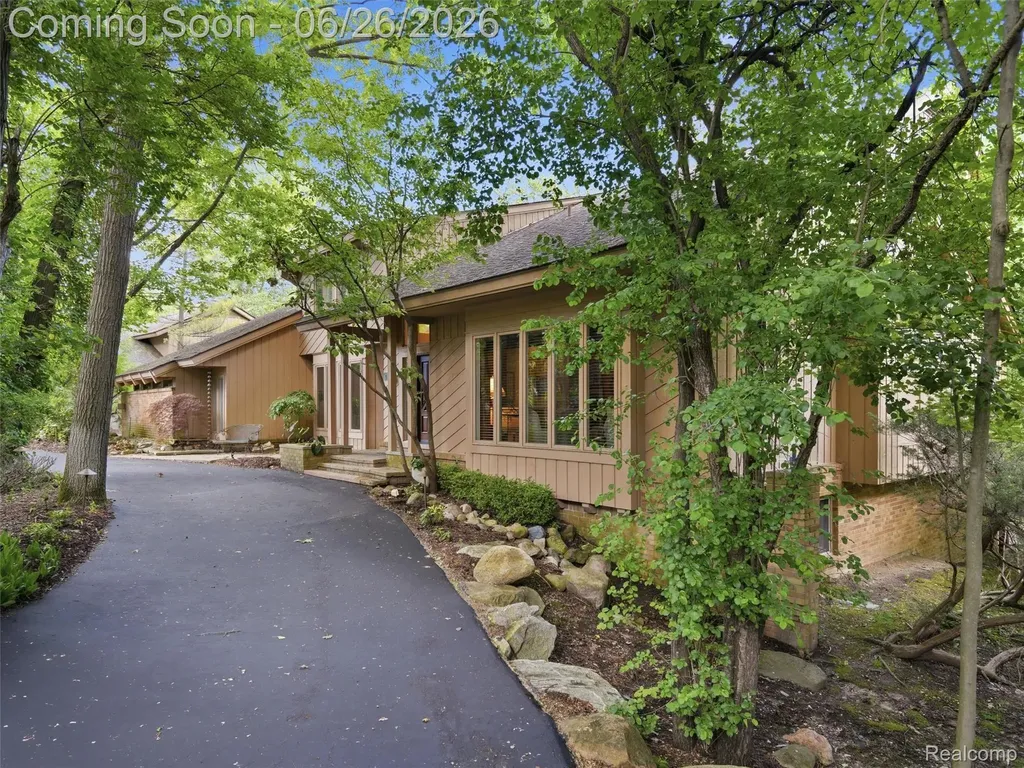 4751 Rolling Ridge Road West Bloomfield Charter Township MI 48323