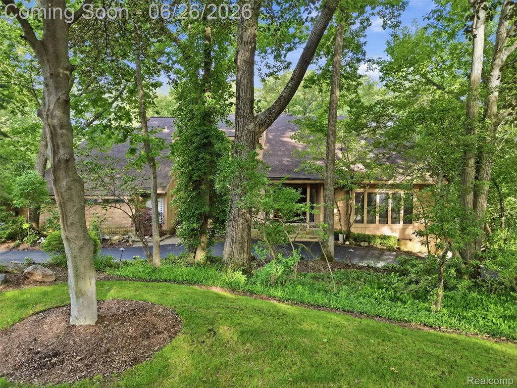 4751 Rolling Ridge Road West Bloomfield Charter Township MI 48323