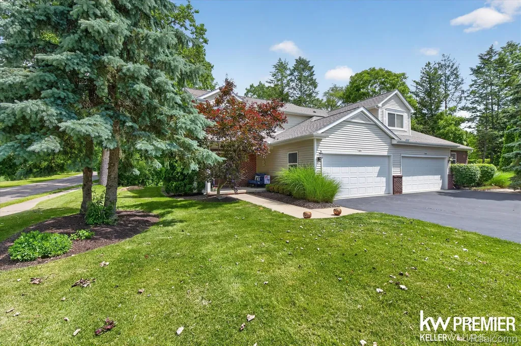 551 Indian Oaks Drive Howell City MI 48843