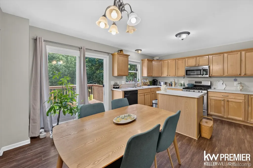 551 Indian Oaks Drive Howell City MI 48843