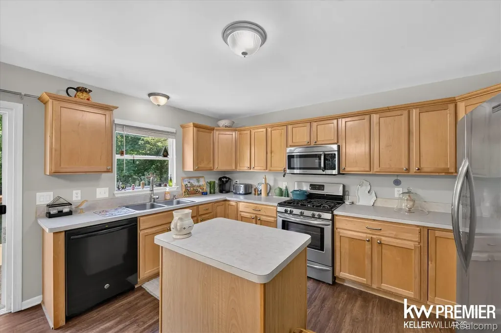 551 Indian Oaks Drive Howell City MI 48843